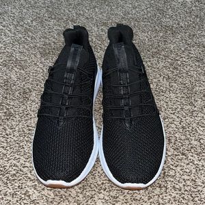 Women’s size 7 1/2 Saucony shoes